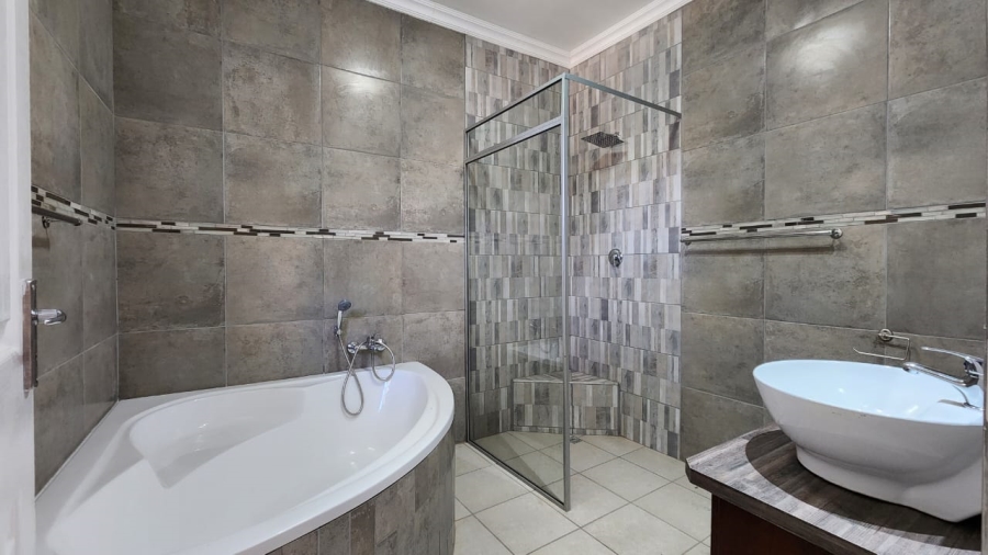To Let 3 Bedroom Property for Rent in Flamwood North West